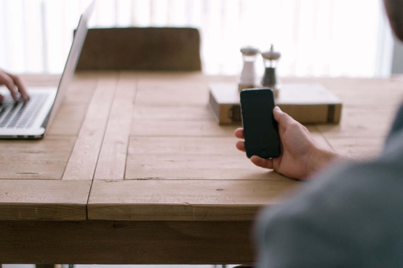 Seksuele uitbuiting, criminele uitbuiting , seksueel misbruik, ervaringsdeskundige, voorlichting, training, loverboys, ervaringskennis centrum, sexting, exposed, mensenhandel, relatie, coaching, navigator, bangalijst, ritueel misbruik, incest, kindermisbruik, aangiften, non punishment, dwang, chantage, bedreiging, s. K. J., Boeken, deskundigheid bevordering, buddy, jeugdzorg, onderwijs, De Wallen, Aangifte, Aangiftebereidheid, Politie, Melding, Verdachten, Gemeenten, GGZ, Advocaat, strafrecht, slachtoffer mensenhandel, nieuws